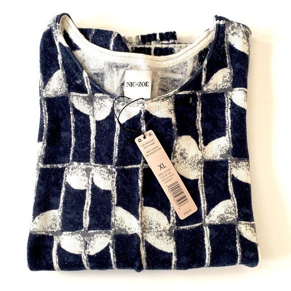 Lightweight pullover sweater in Indigo and cream by Nic+Zoe - Picture 3 of 7